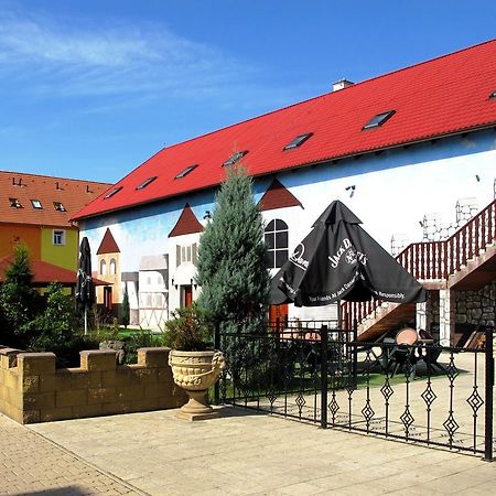 Hotel U Lisky Hostka  Екстер'єр фото