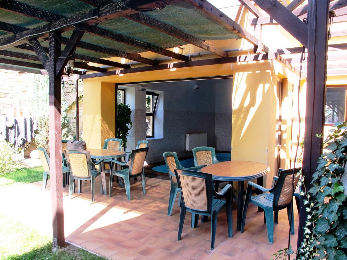 Hotel U Lisky Hostka  Екстер'єр фото
