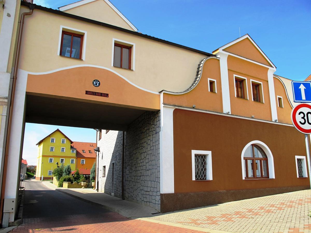 Hotel U Lisky Hostka  Екстер'єр фото