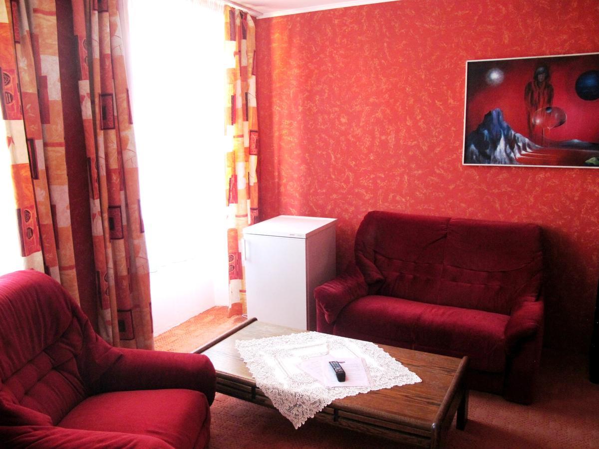 Hotel U Lisky Hostka  Екстер'єр фото