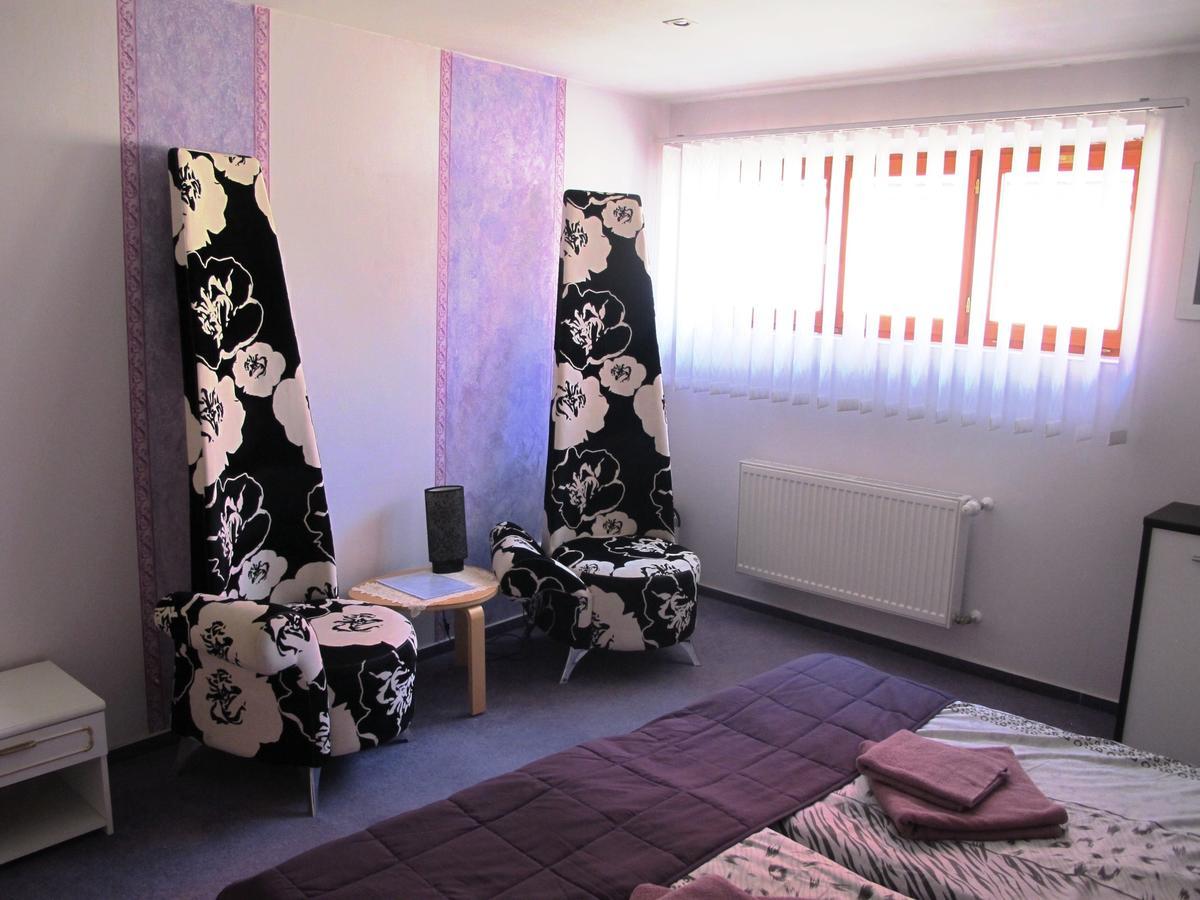 Hotel U Lisky Hostka  Екстер'єр фото