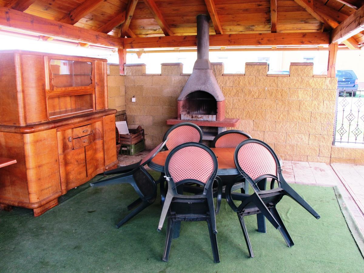 Hotel U Lisky Hostka  Екстер'єр фото