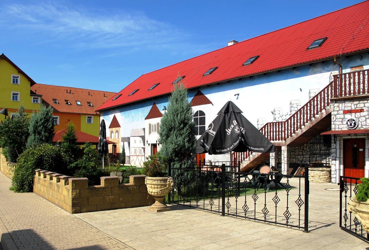Hotel U Lisky Hostka  Екстер'єр фото