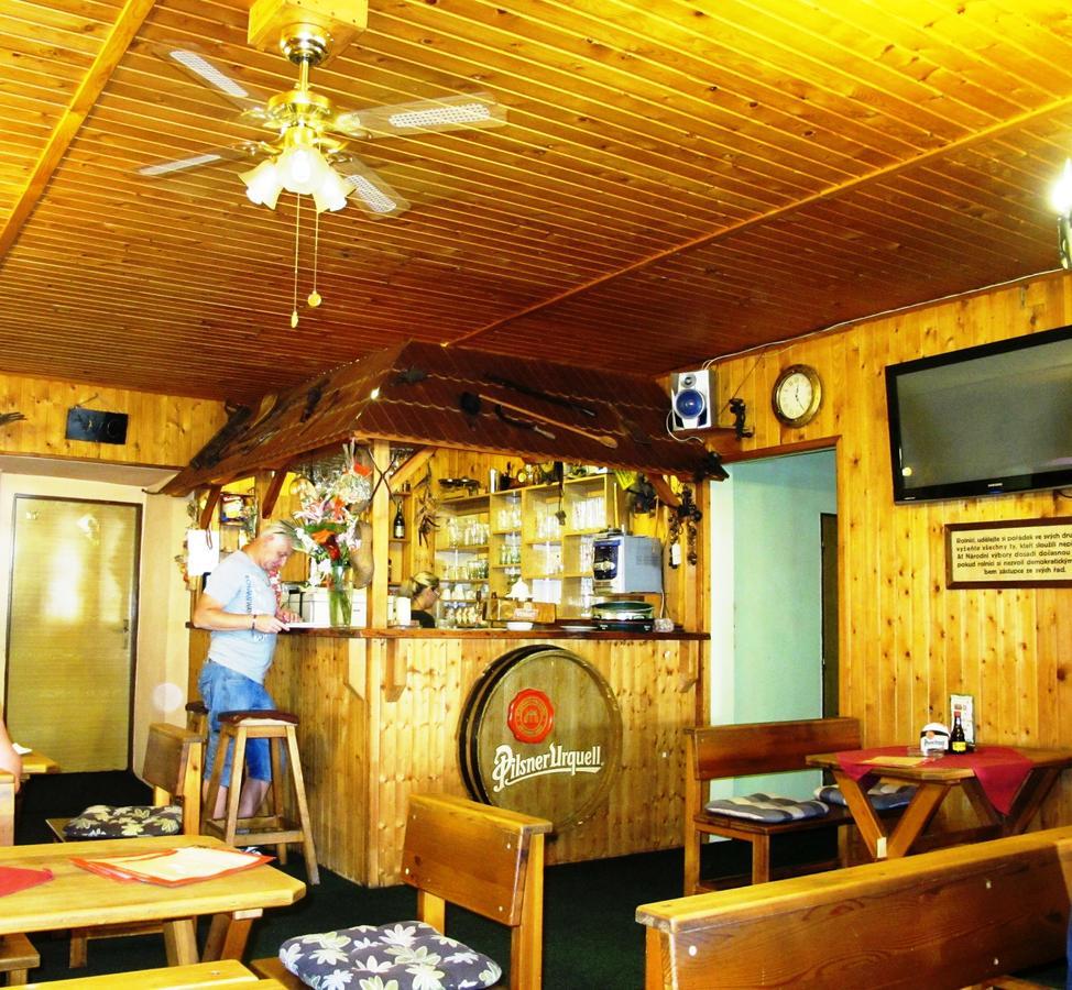 Hotel U Lisky Hostka  Екстер'єр фото